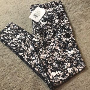 NWT Fabletics leggings, black and white print